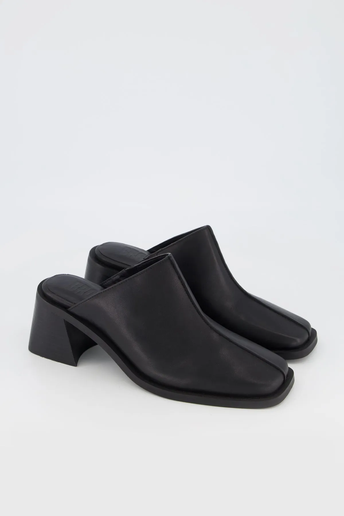 Levi | Black