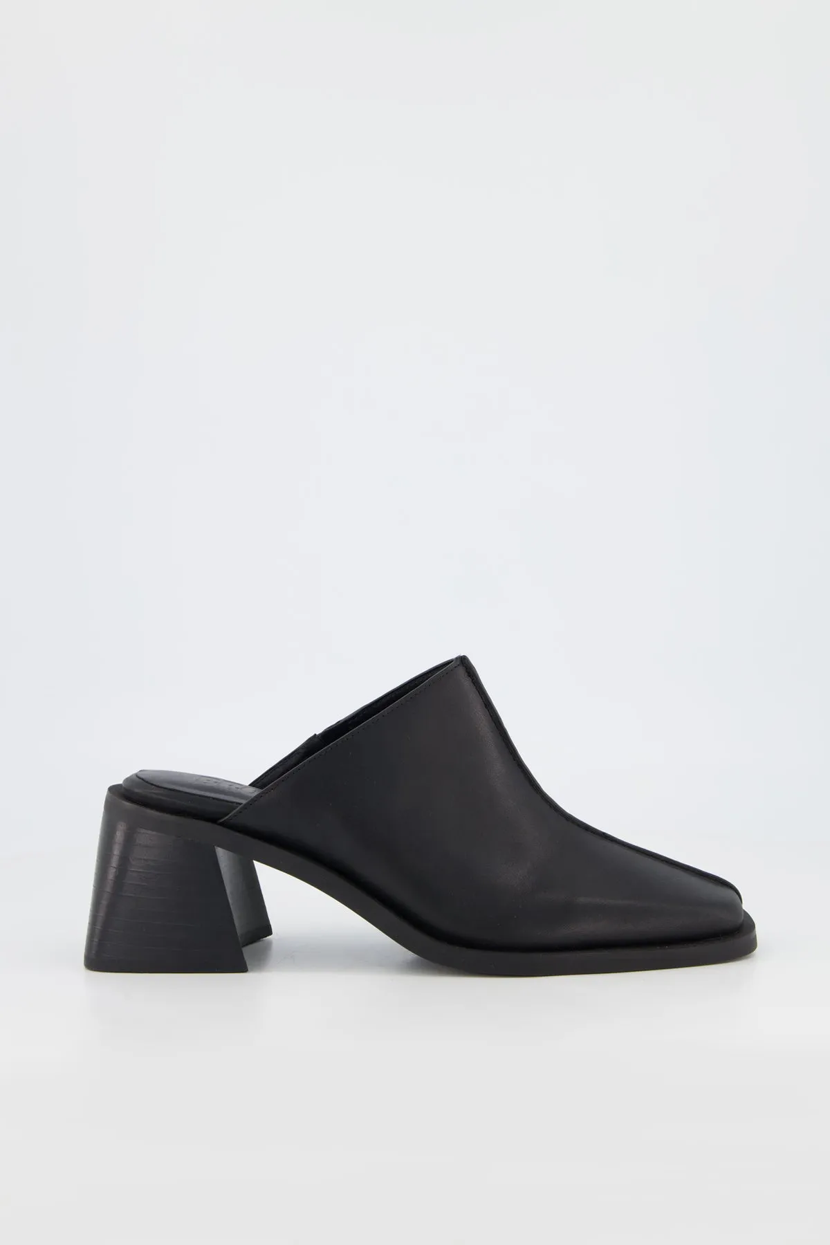 Levi | Black