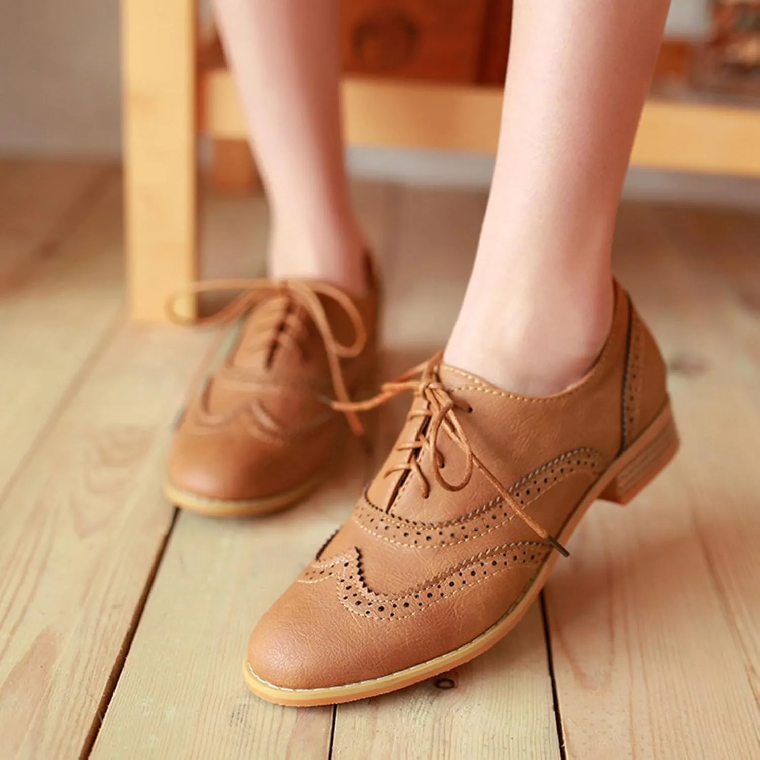 SHEMEE Women's Patent Leather Low Heels Vintage Wingtip Oxfords Pumps Lace Up Pointed Toe Flat Retro Brogues Dress Shoes