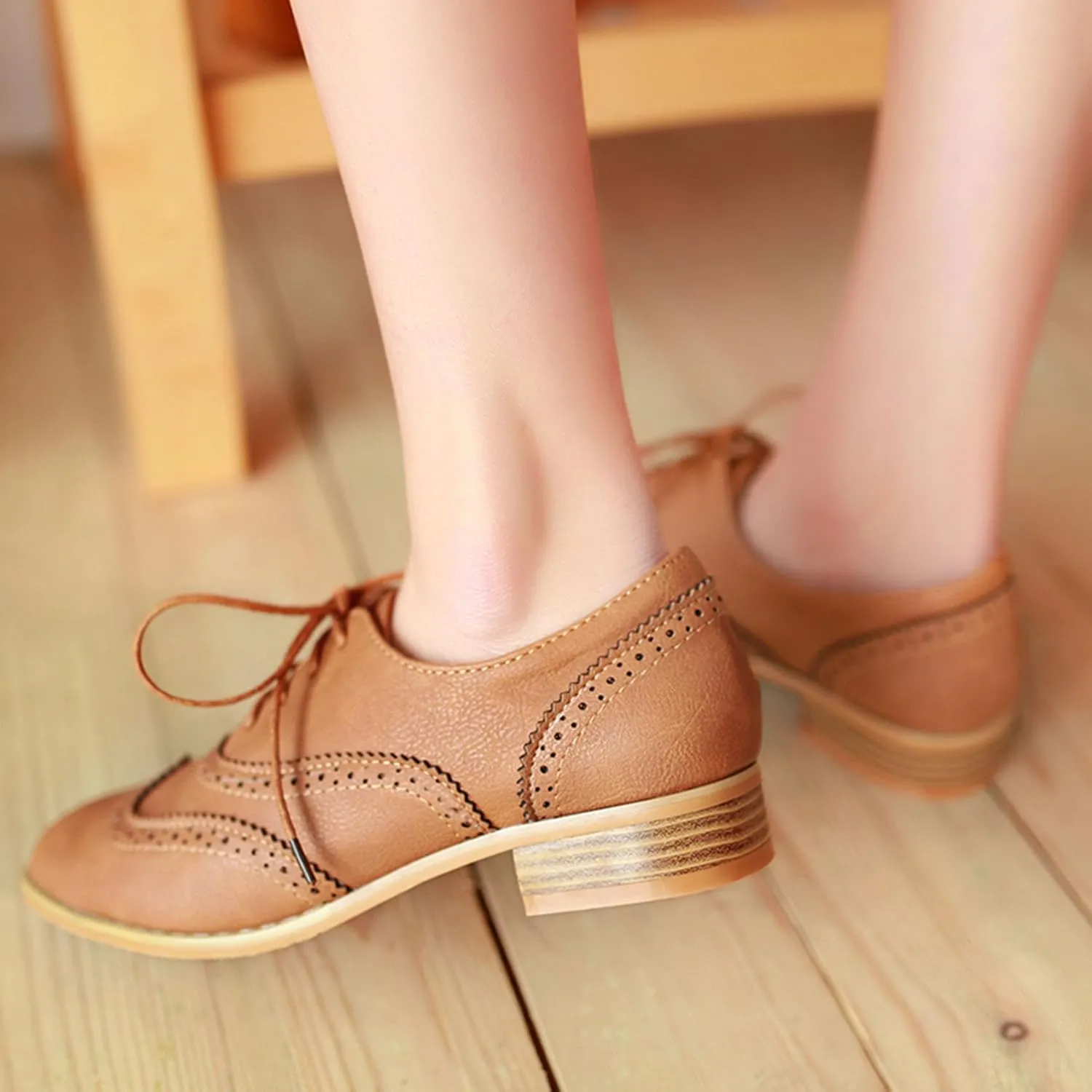 SHEMEE Women's Patent Leather Low Heels Vintage Wingtip Oxfords Pumps Lace Up Pointed Toe Flat Retro Brogues Dress Shoes