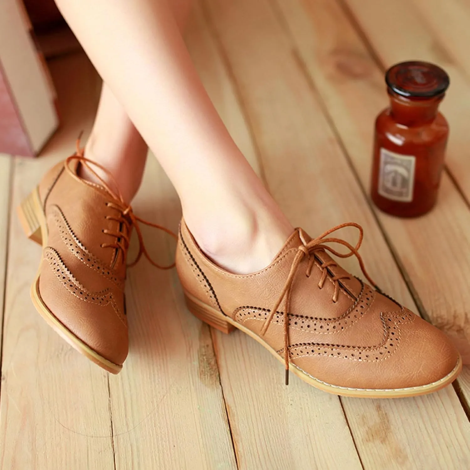 SHEMEE Women's Patent Leather Low Heels Vintage Wingtip Oxfords Pumps Lace Up Pointed Toe Flat Retro Brogues Dress Shoes