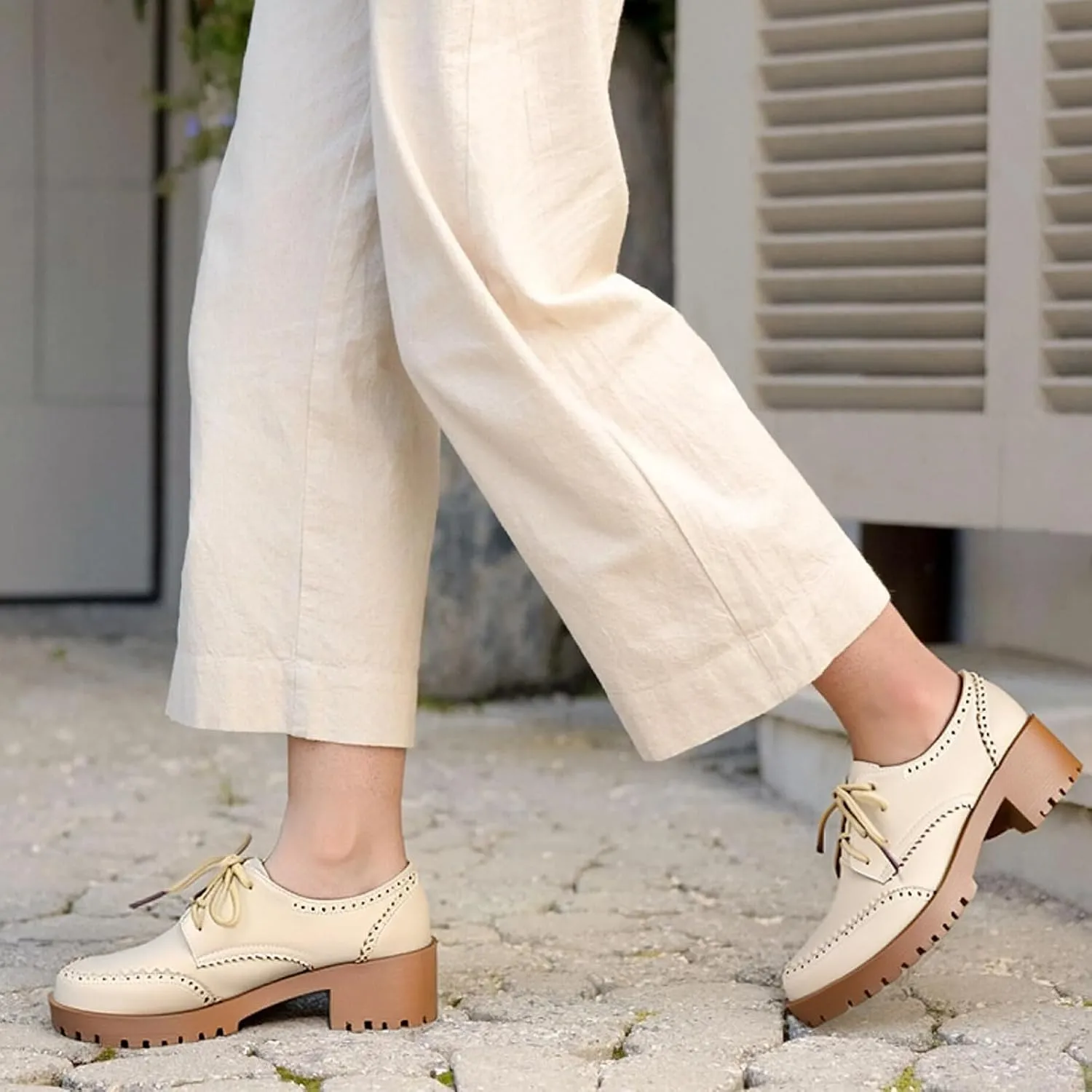 Women's Leather Chunky Block Heel Classic Oxfords Retro Round Toe Chunky Platform Lug Sole Non-Slip Perforated Lace-Up Business Formal Shoes