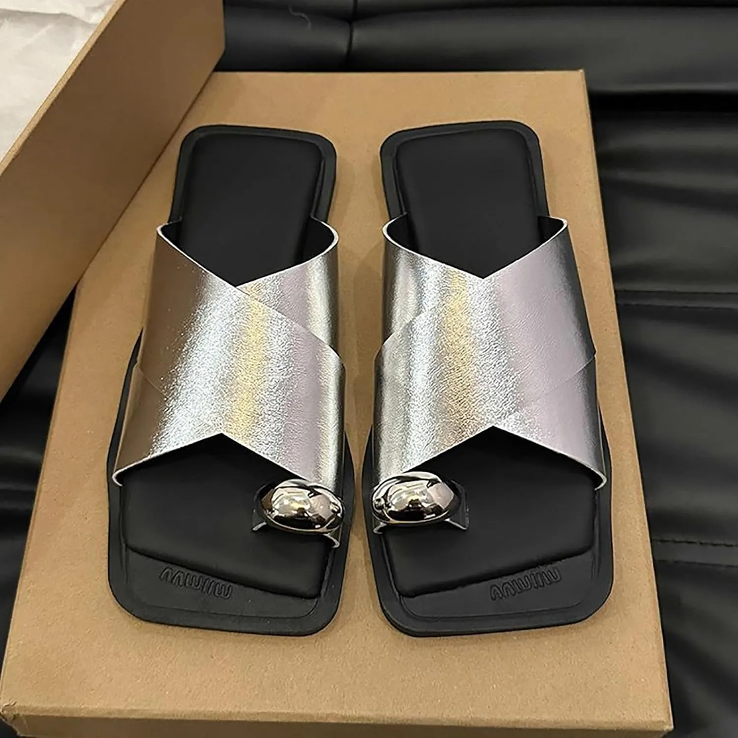 Women's Leather Metal Button Toe Ring Slides Sandals Retro Comfort Wide Square Toe Slip on Summer Flat Slippers for Party Beach Wedding Walking Slippers